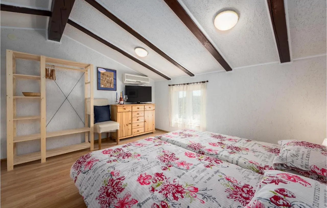3 Bedroom Amazing Home In Vižinada 0*,  Croácia
